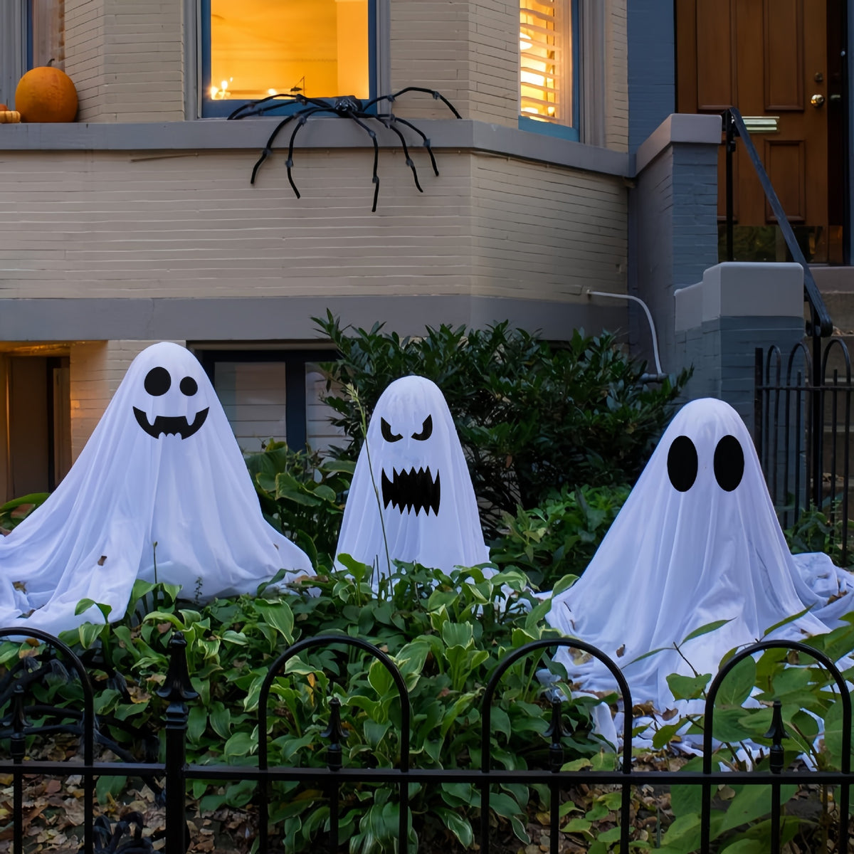Fantômes mignons pour les décorations d&#39;Halloween